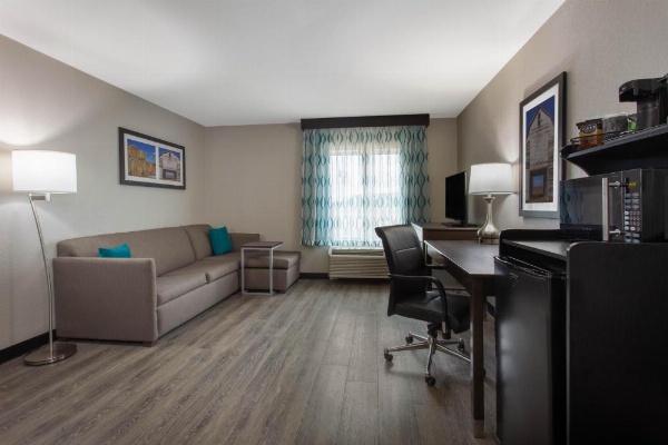 La Quinta Inn & Suites by Wyndham Effingham image 11