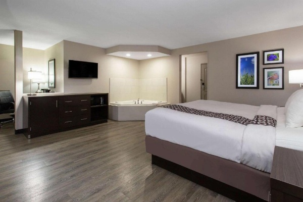 La Quinta Inn & Suites by Wyndham Effingham image 24