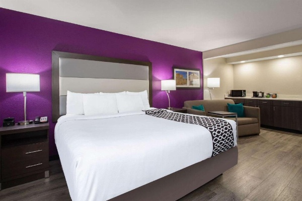 La Quinta Inn & Suites by Wyndham Effingham image 26