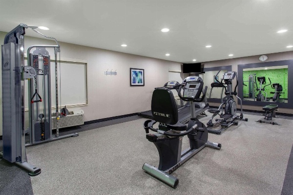 La Quinta Inn & Suites by Wyndham Effingham image 3