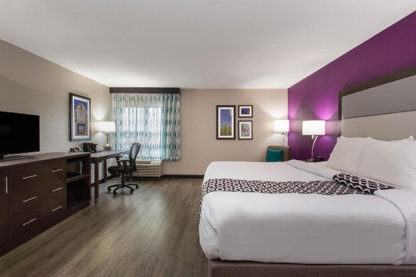 La Quinta Inn & Suites by Wyndham Effingham image 6
